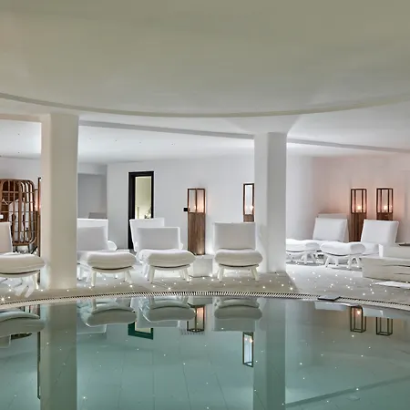 Royal Myconian - Leading Of The World Elia (Mykonos)